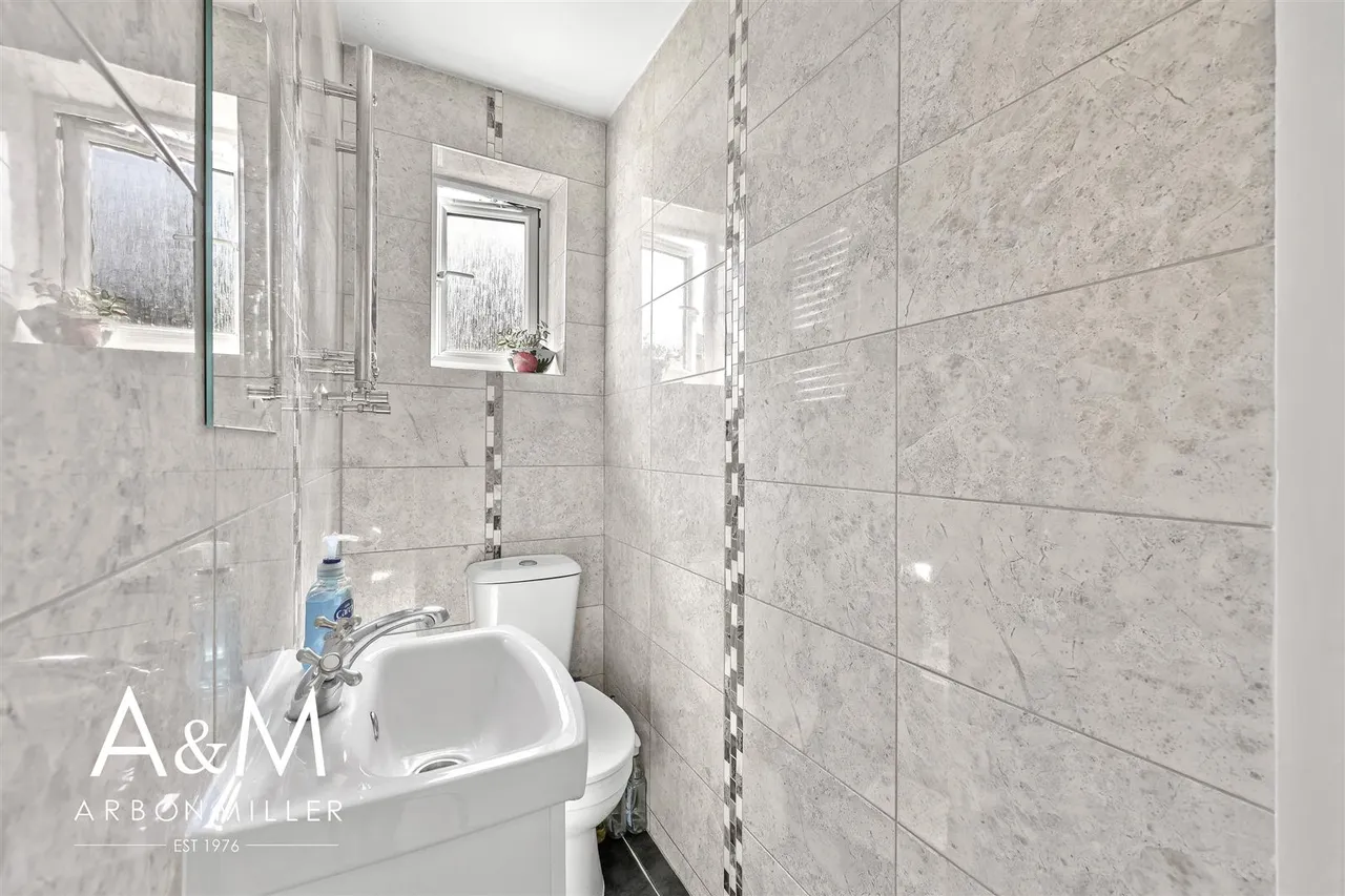 Stradbroke Grove, Clayhall, Essex, Ilford, IG50DE, photo 13