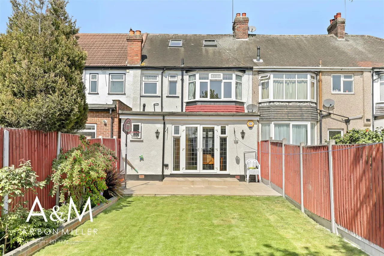 Stradbroke Grove, Clayhall, Essex, Ilford, IG50DE, photo 27