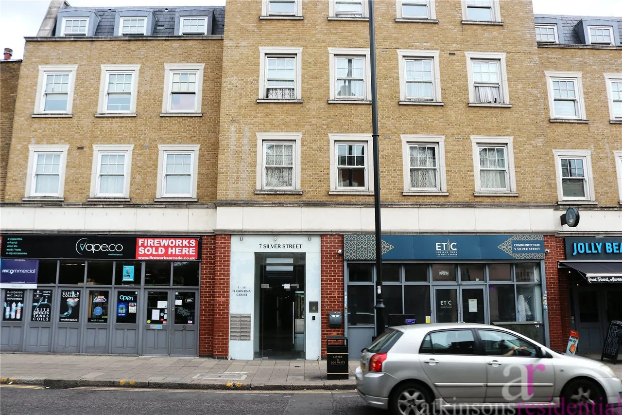 2 bed flat for sale — Silver Street, Enfield, Middlesex, EN1 3EF