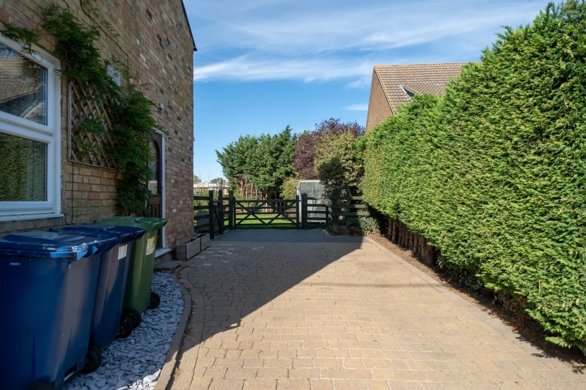 Wood End, Bluntisham, PE28, photo 28