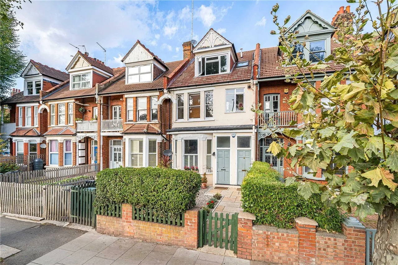 1 bed flat for sale, Priory Avenue, London, N8