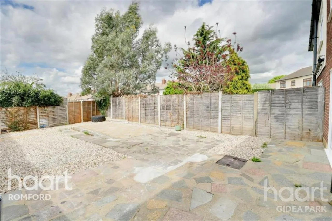 Stanley Avenue, Gidea Park, RM2, photo 15