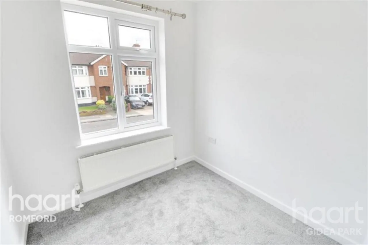 Stanley Avenue, Gidea Park, RM2, photo 14