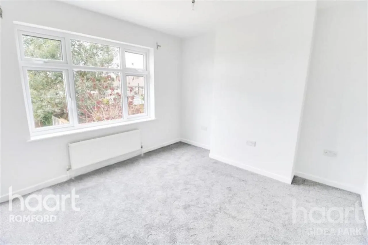 Stanley Avenue, Gidea Park, RM2, photo 12