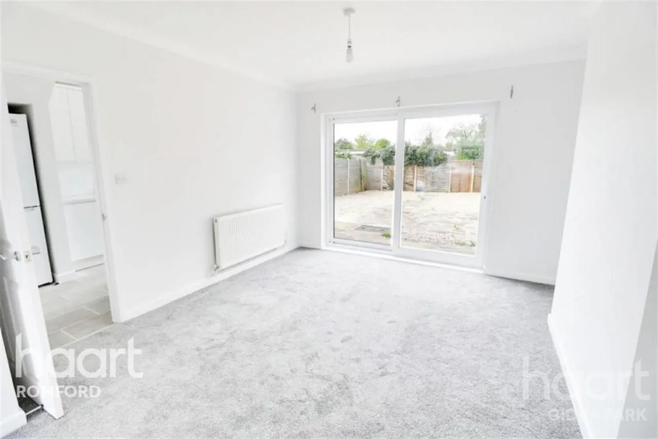 Stanley Avenue, Gidea Park, RM2, photo 8