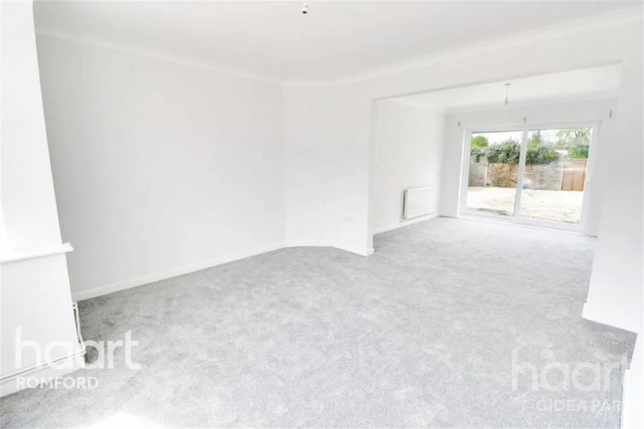 Stanley Avenue, Gidea Park, RM2, photo 6