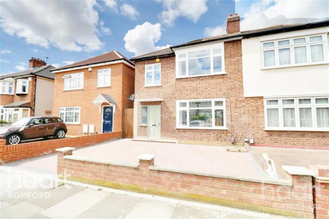 Stanley Avenue, Gidea Park, RM2, photo 16