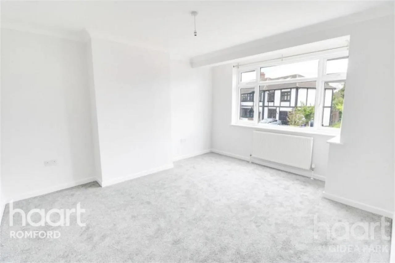 Stanley Avenue, Gidea Park, RM2, photo 11