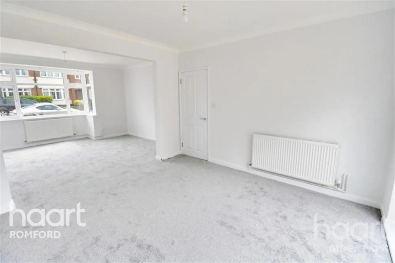 Stanley Avenue, Gidea Park, RM2, photo 4