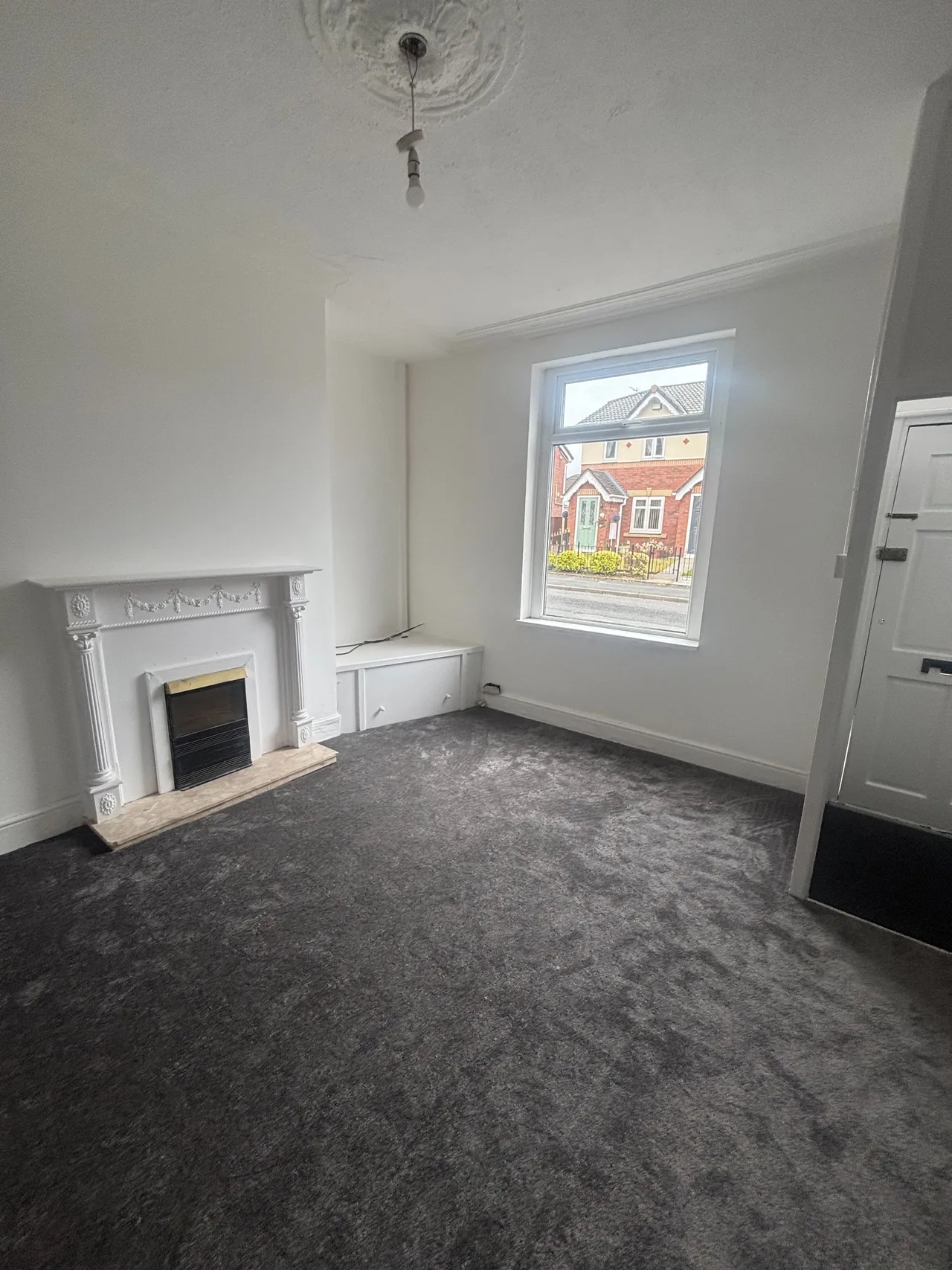 2 bed house to rent — Cedar Street, Ashton-Under-Lyne, OL6
