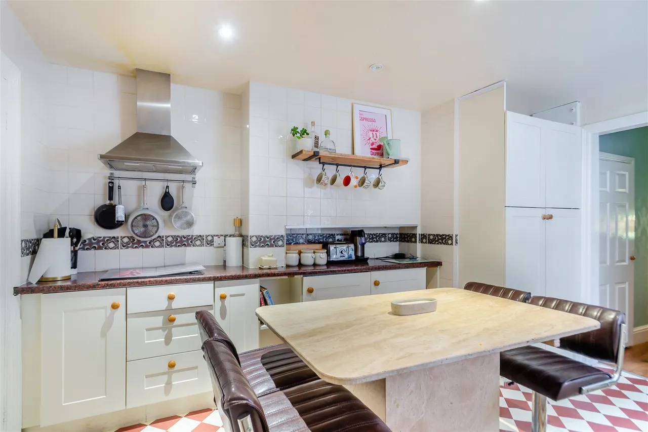 Esplanade Road, Scarborough, photo 18