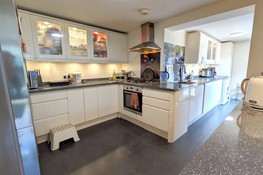 Hammond Road, Woking, GU21, photo 4
