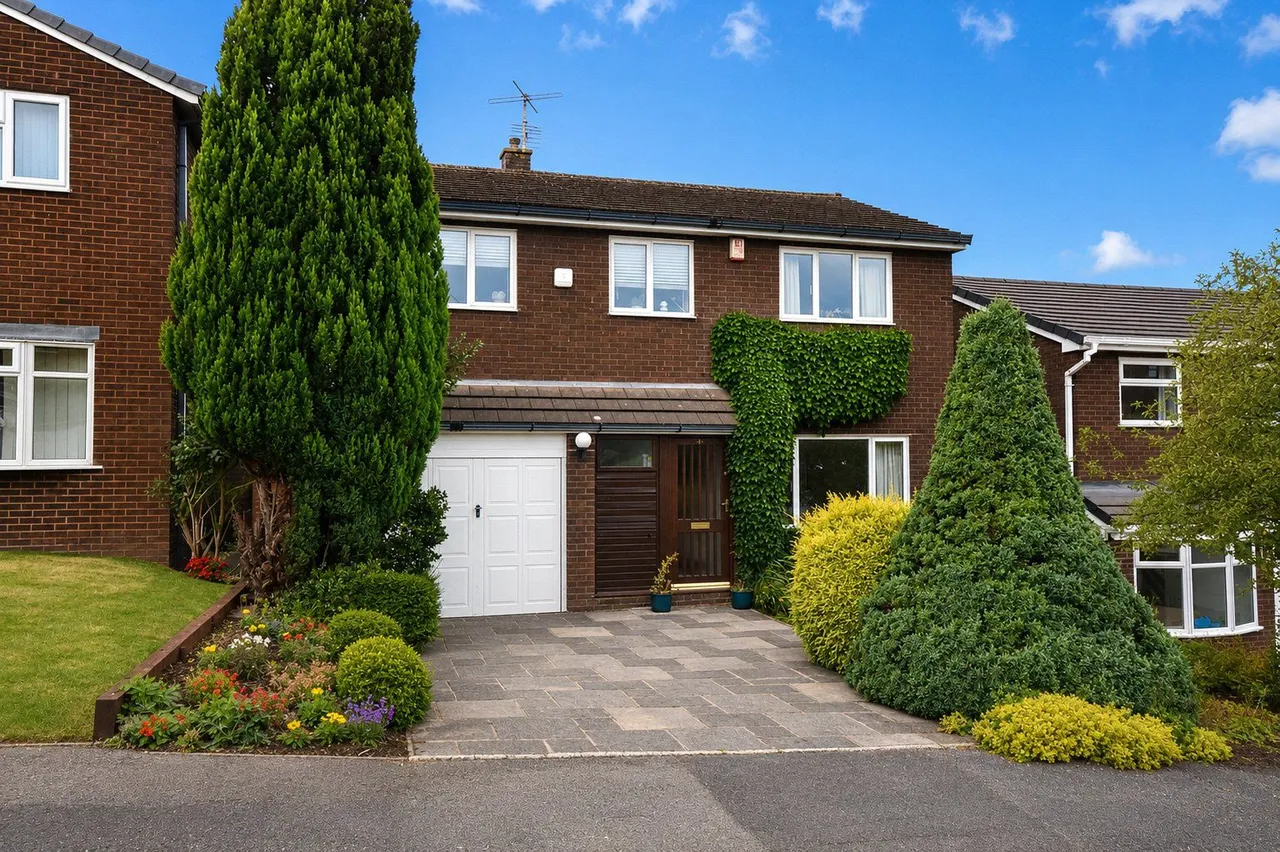 4 bed house for sale, Betjeman Place, Shaw, OL2