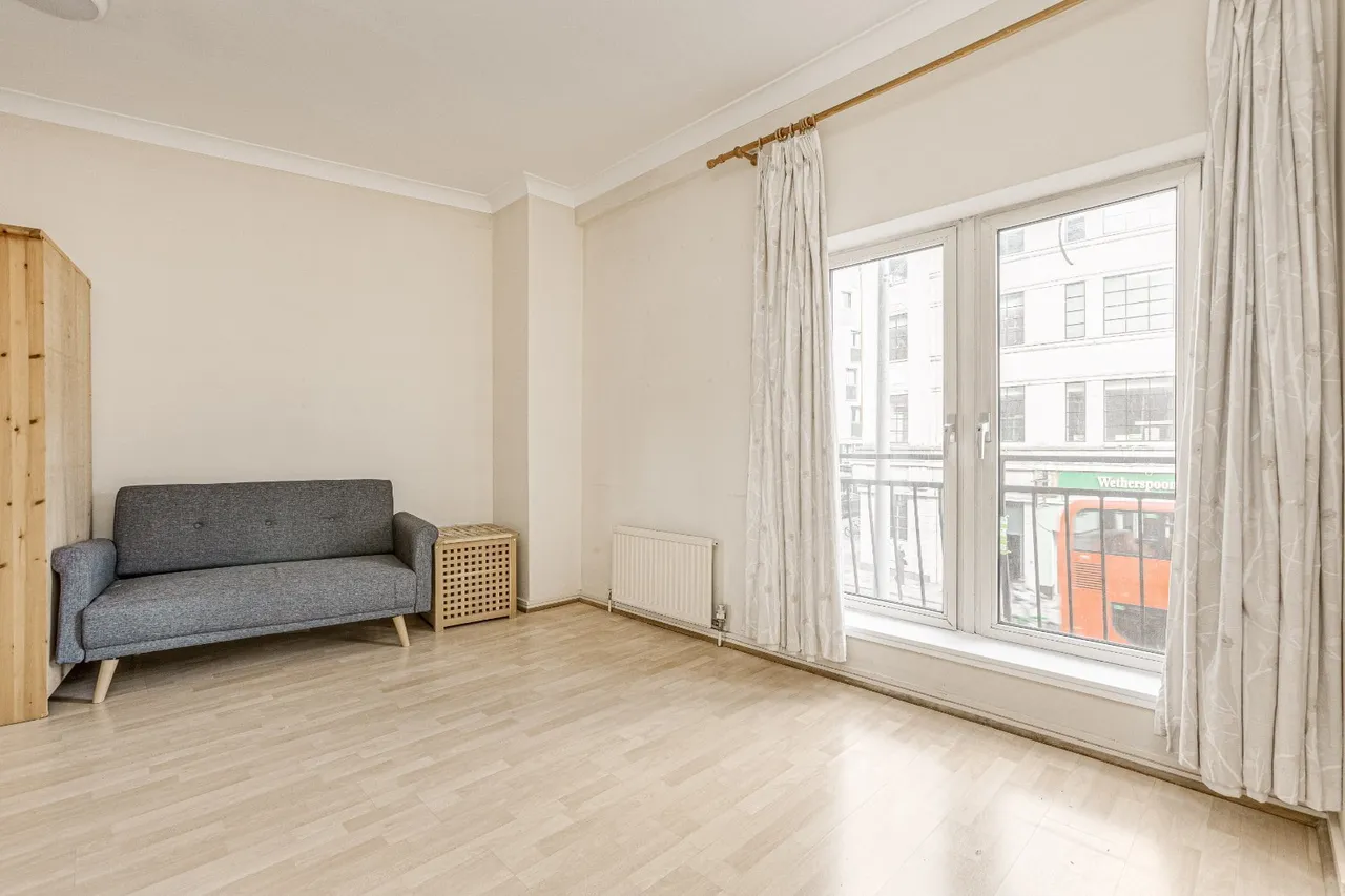 Falcon Road, London, SW11, photo 2