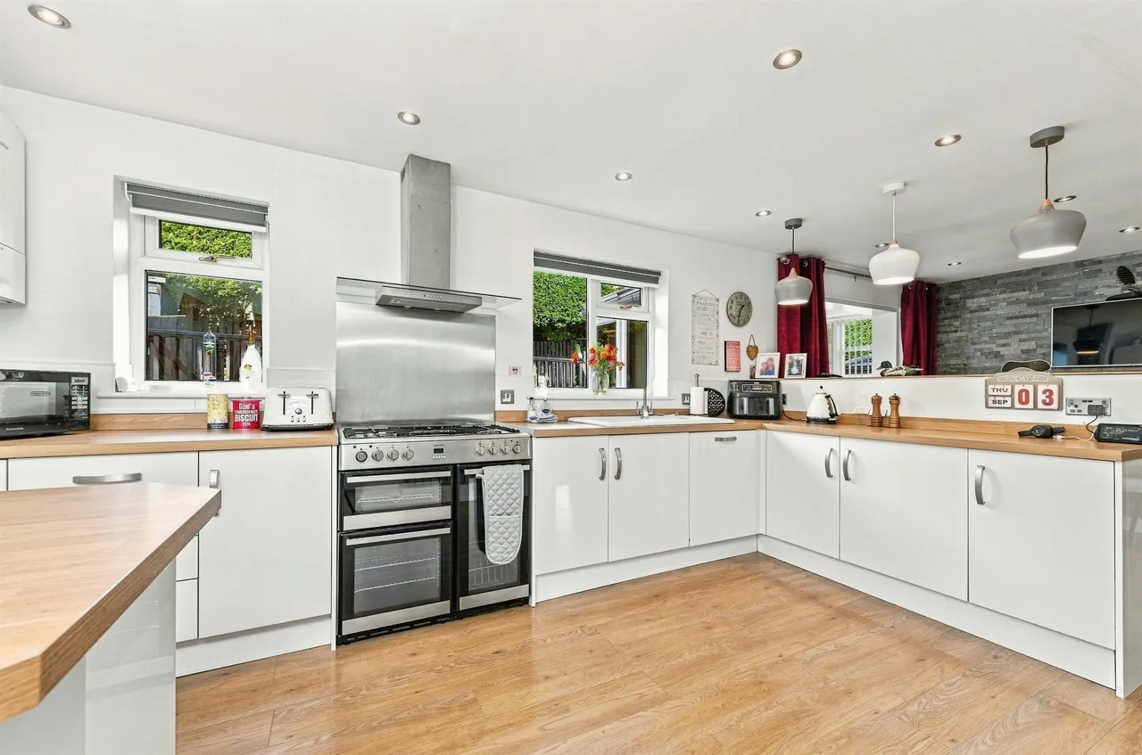 Grantley Place, Bradley, Huddersfield, photo 5