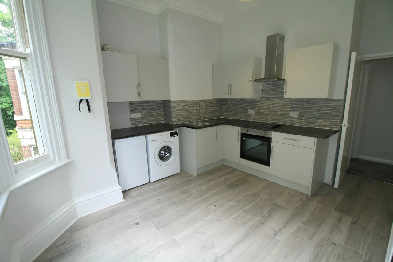 Waterloo Crescent, Nottingham, NG7, photo 2