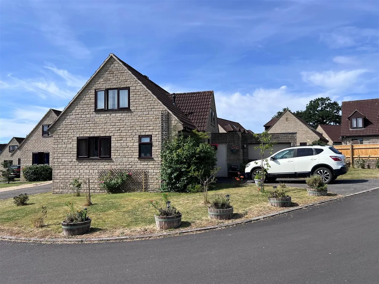 3 bed house for sale — Iris Gardens, Gillingham SP8 4QY