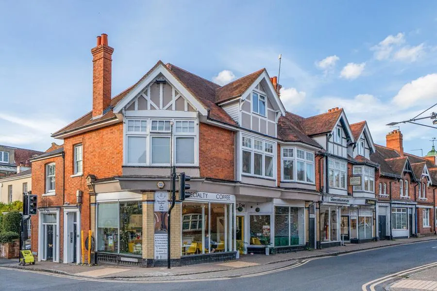 2 bed flat for sale, High Street, Wargrave, RG10