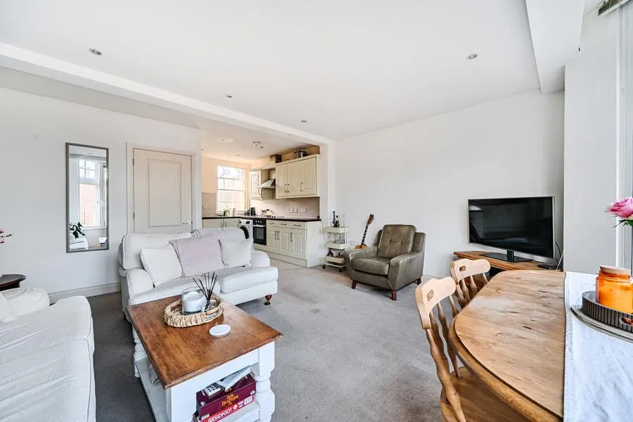 High Street, Wargrave, RG10, photo 5