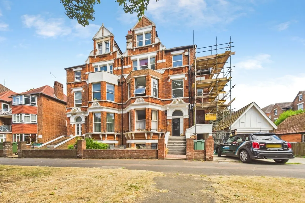 2 bed flat for sale — Earls Avenue, Folkestone