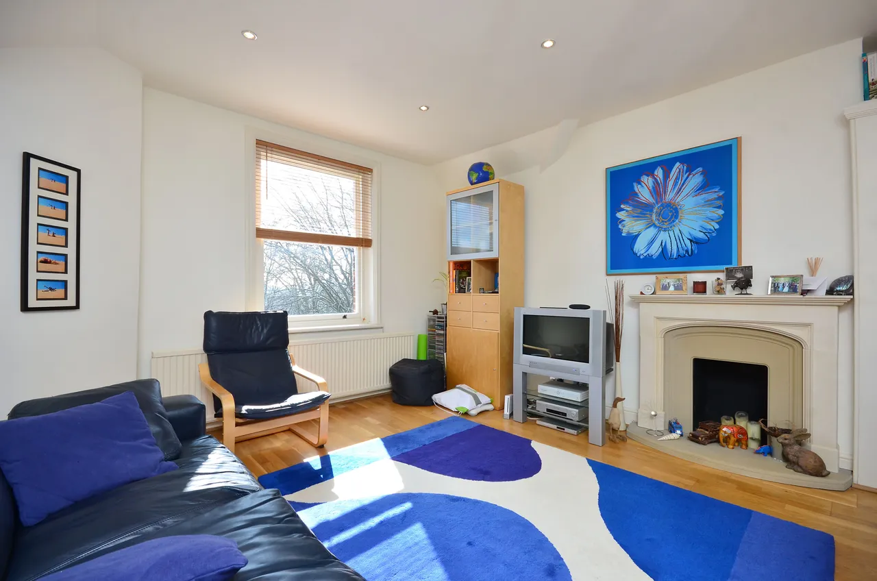 3 bed flat for sale — Flat 3a, 28 Shepherds Hill, London
