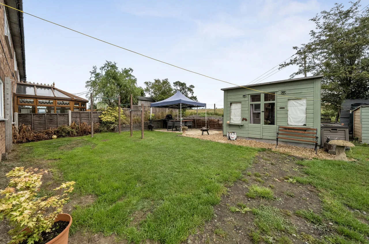 St. Michaels Crescent, Forden, photo 15