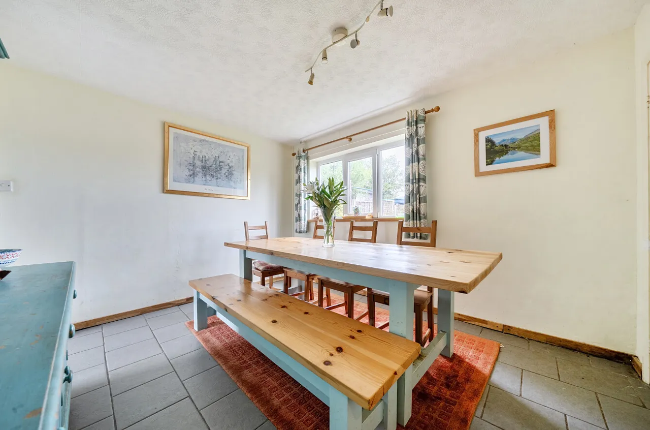 St. Michaels Crescent, Forden, photo 4