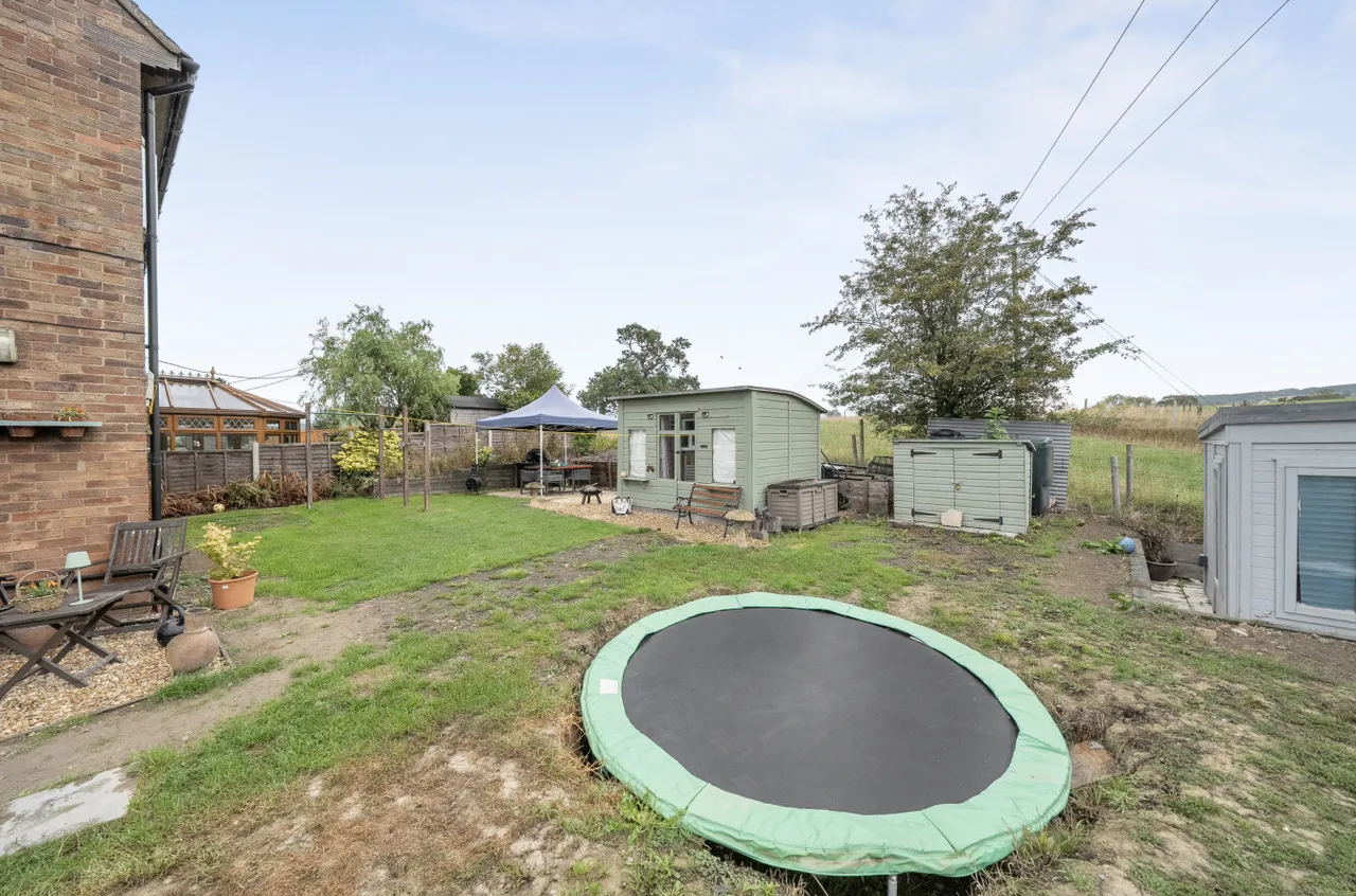 St. Michaels Crescent, Forden, photo 19