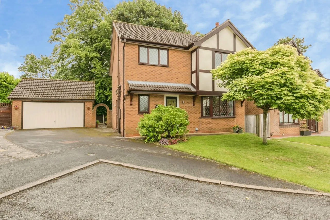 4 bed house for sale — Cheveley Close, MACCLESFIELD, Cheshire, SK10