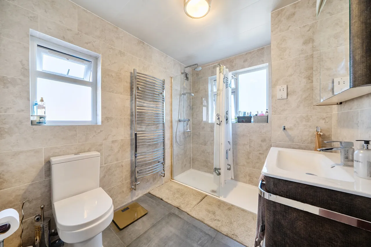 Norwich Road, Northwood, HA6, photo 3