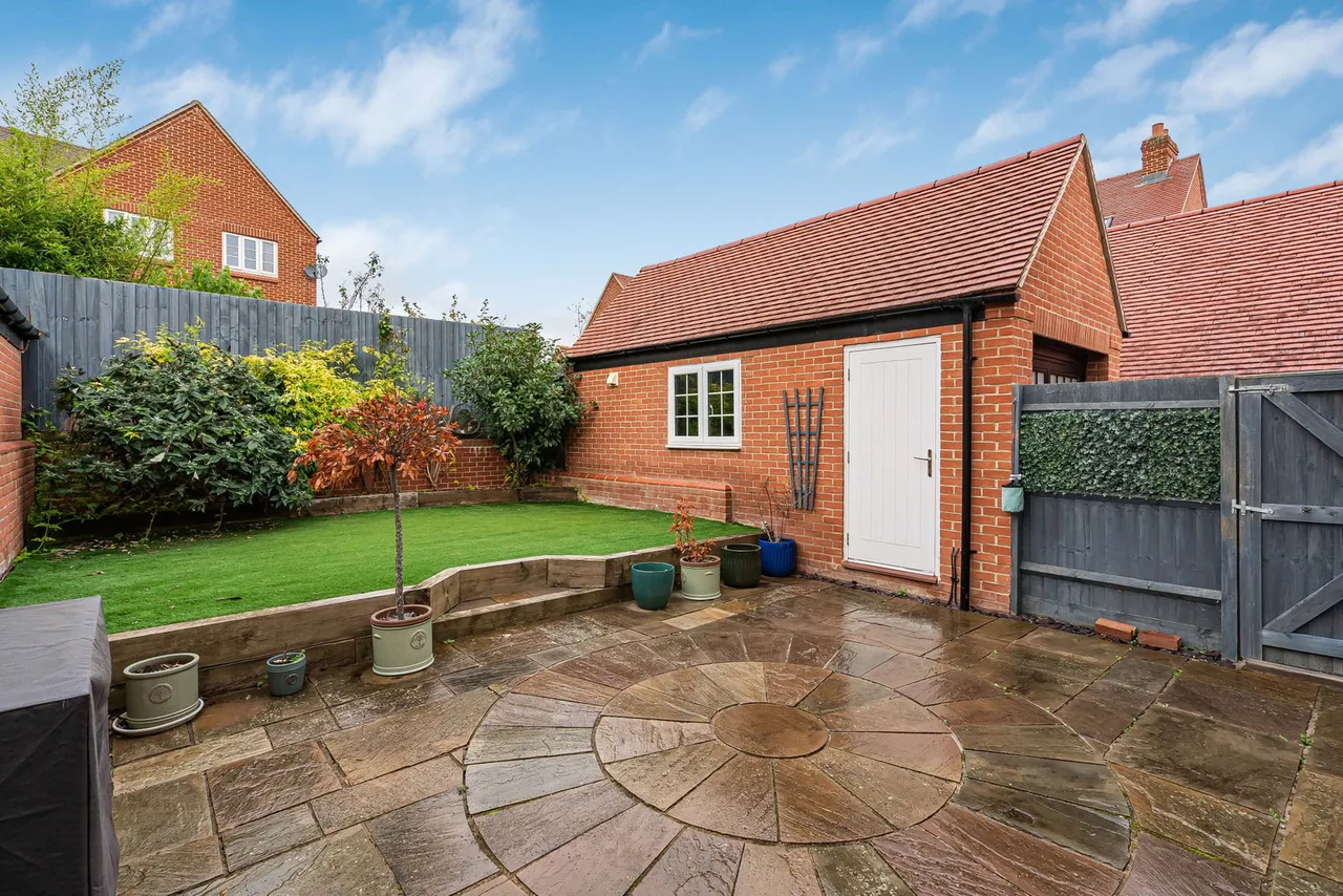 Squirrel Close, Brackley, NN13, photo 17
