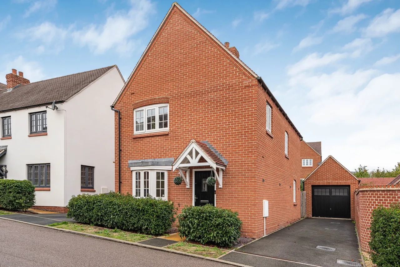 3 bed house for sale, Squirrel Close, Brackley, NN13