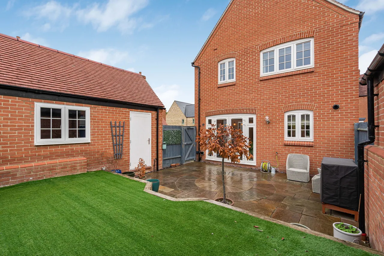 Squirrel Close, Brackley, NN13, photo 7