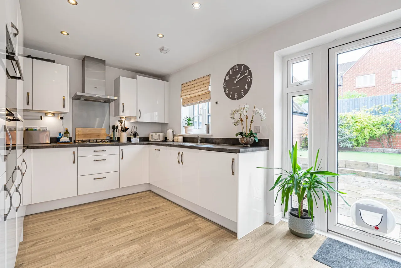 Squirrel Close, Brackley, NN13, photo 3