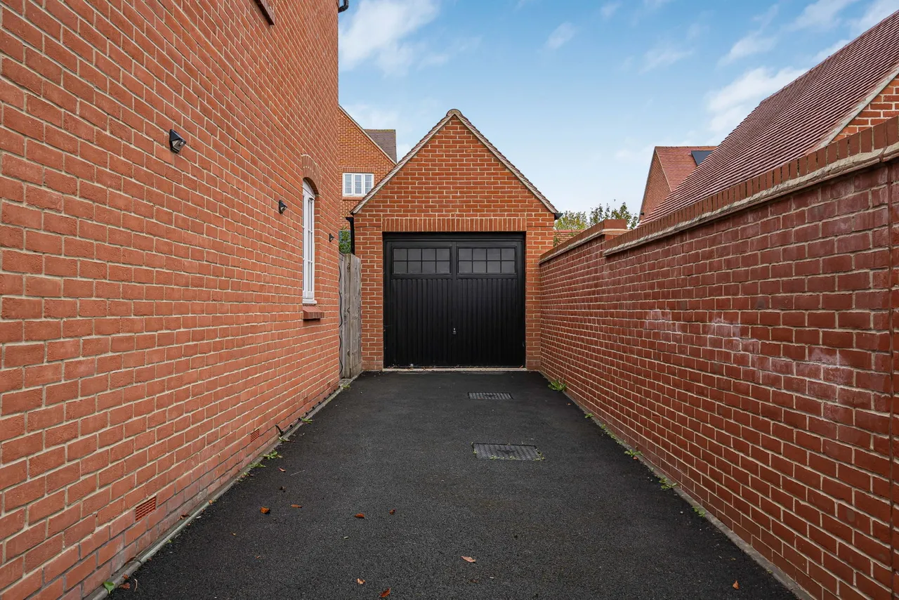 Squirrel Close, Brackley, NN13, photo 18