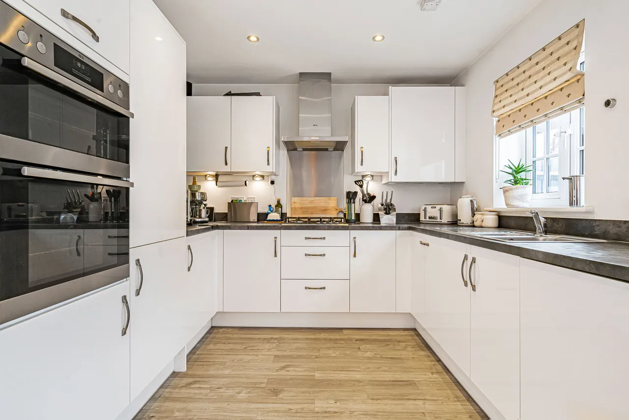 Squirrel Close, Brackley, NN13, photo 4