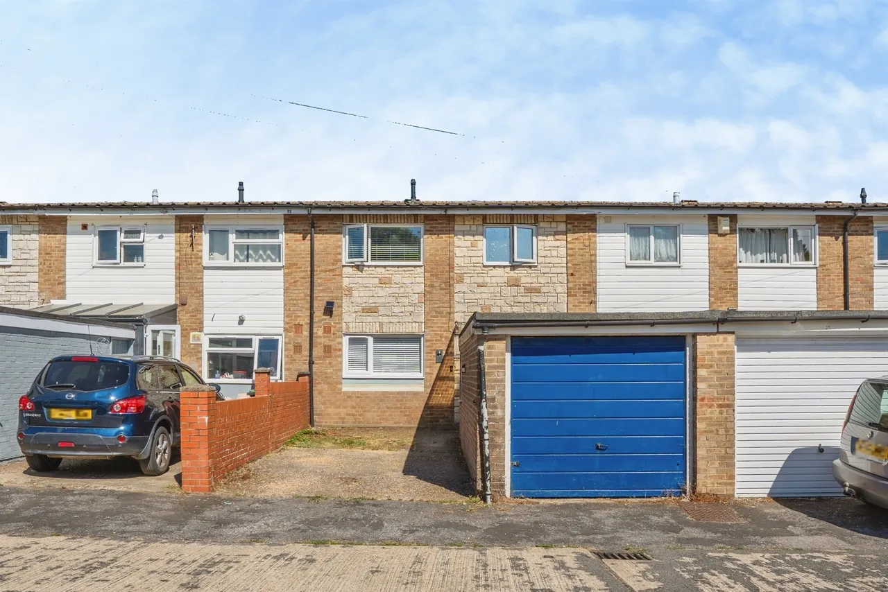 4 bed house for sale — St. Denys Walk, Havant