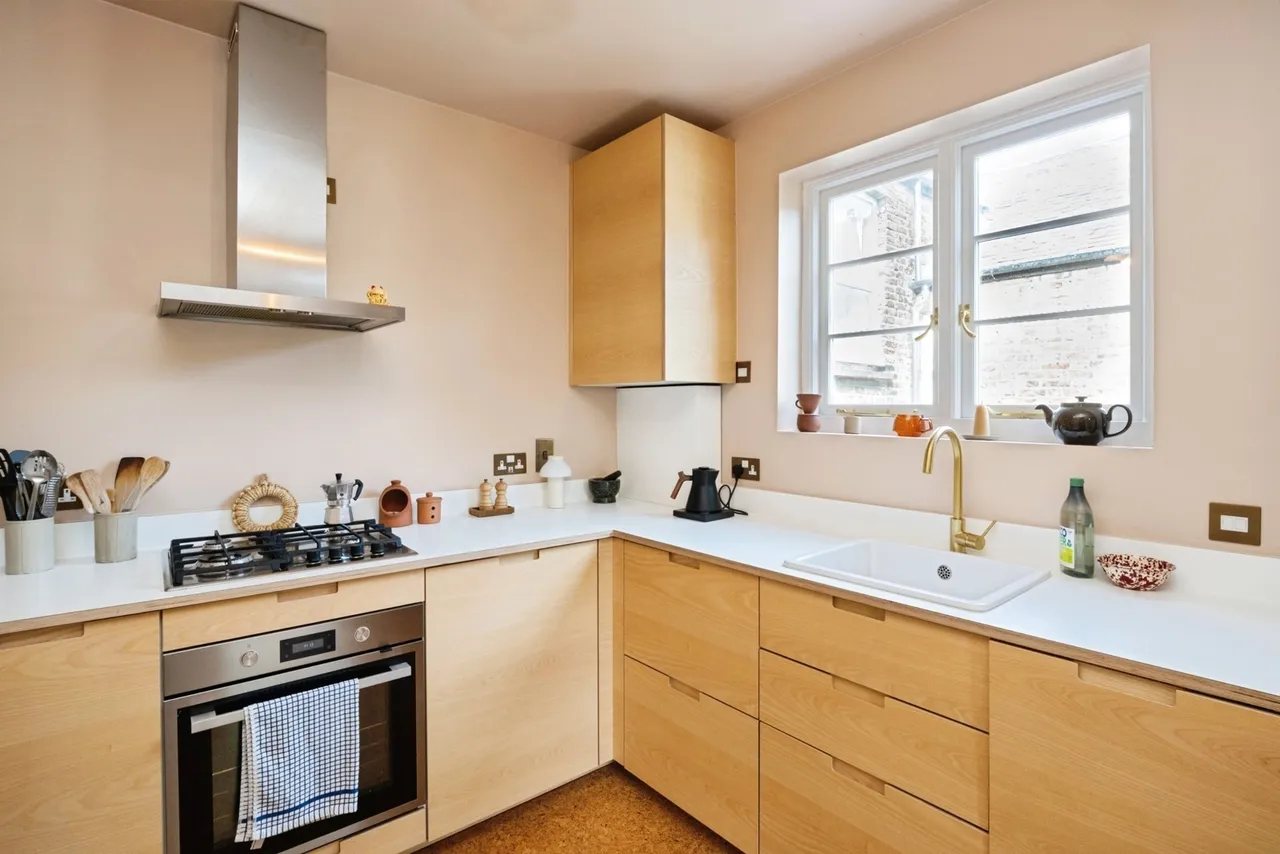 Albert Road, London, E10, photo 8