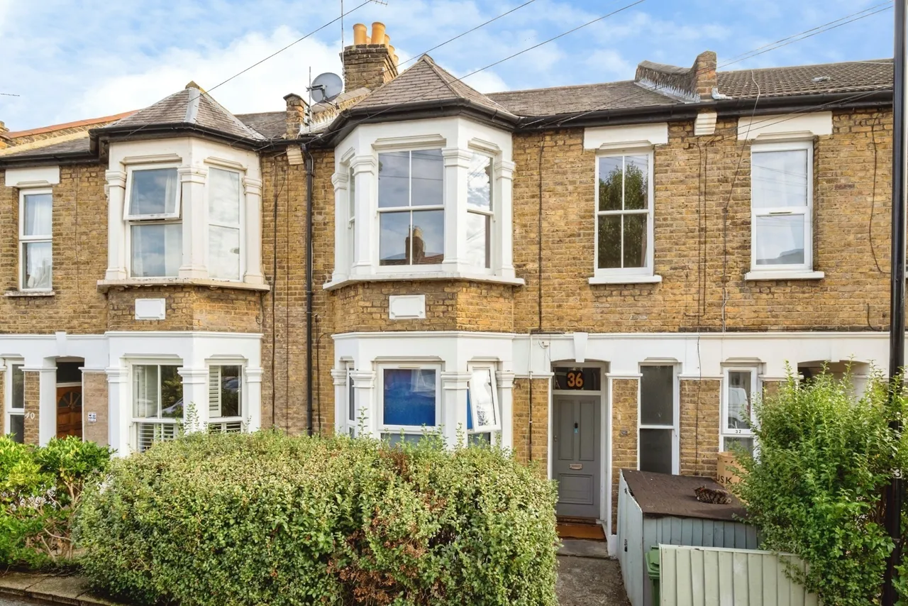 2 bed flat for sale, Albert Road, London, E10