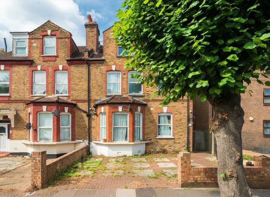 2 bed flat to rent — Connaught Road, Willesden, NW10