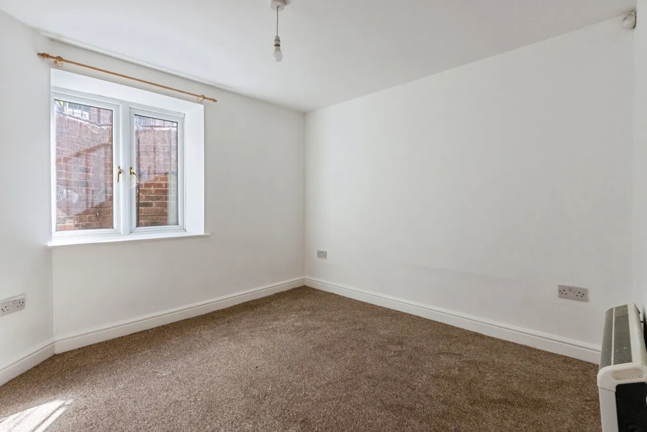 Flat 2 Grove Road, Wakefield, West Yorkshire, WF1, photo 4