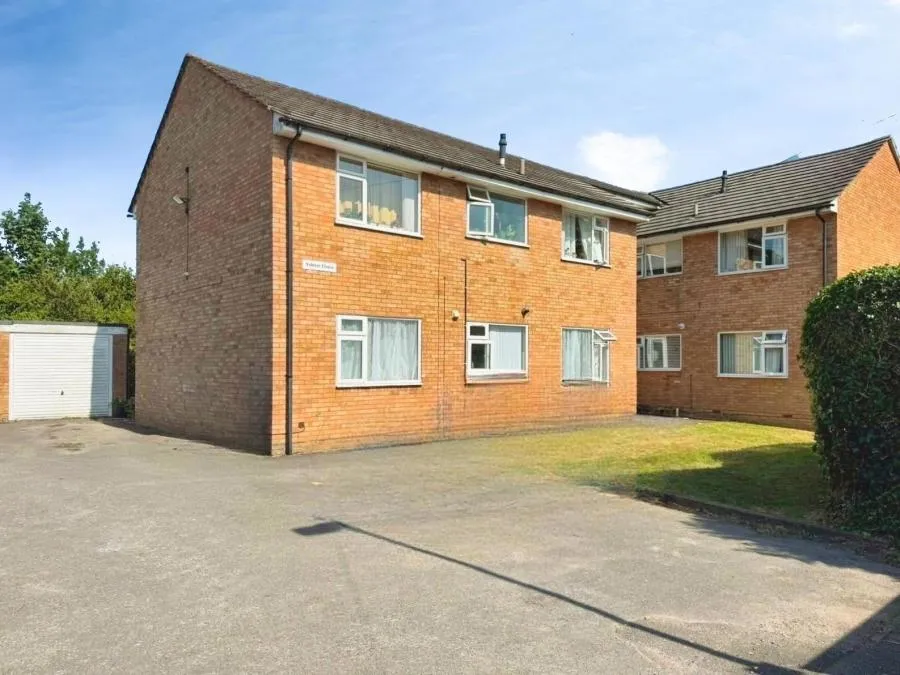 2 bed flat for sale, Elm Road, High Wycombe, HP12