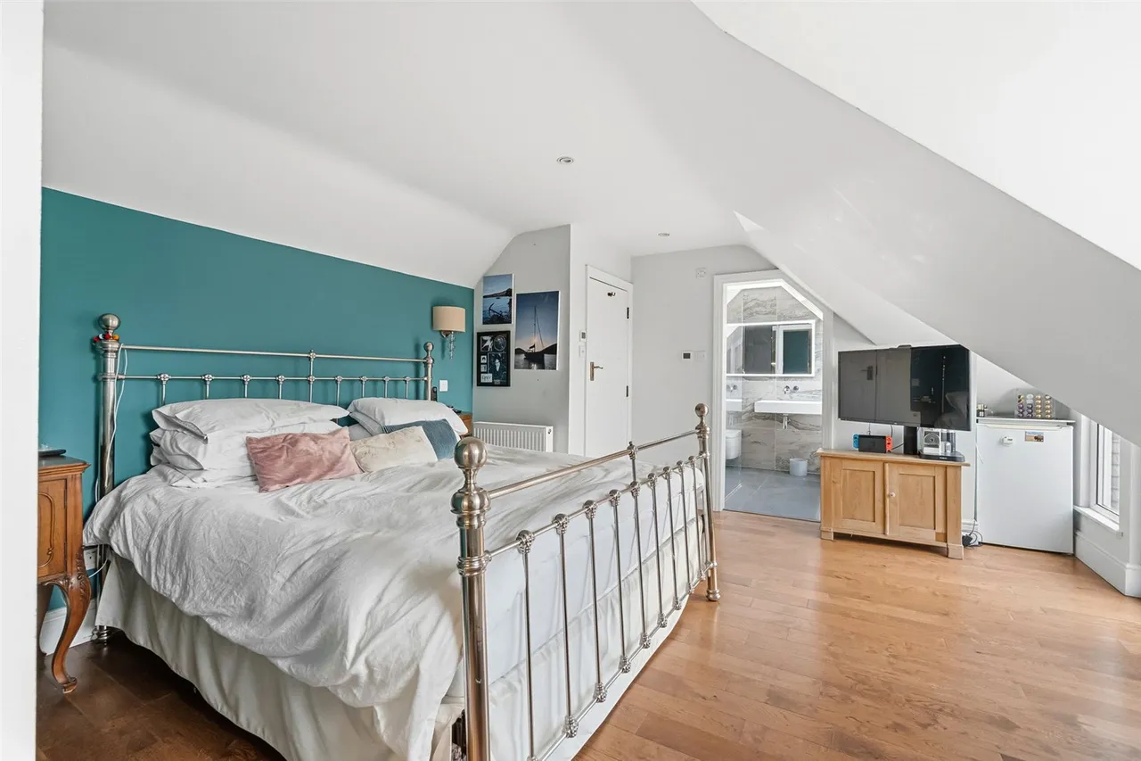 Uxbridge Road, Hampton Hill, TW12 1AU, photo 16