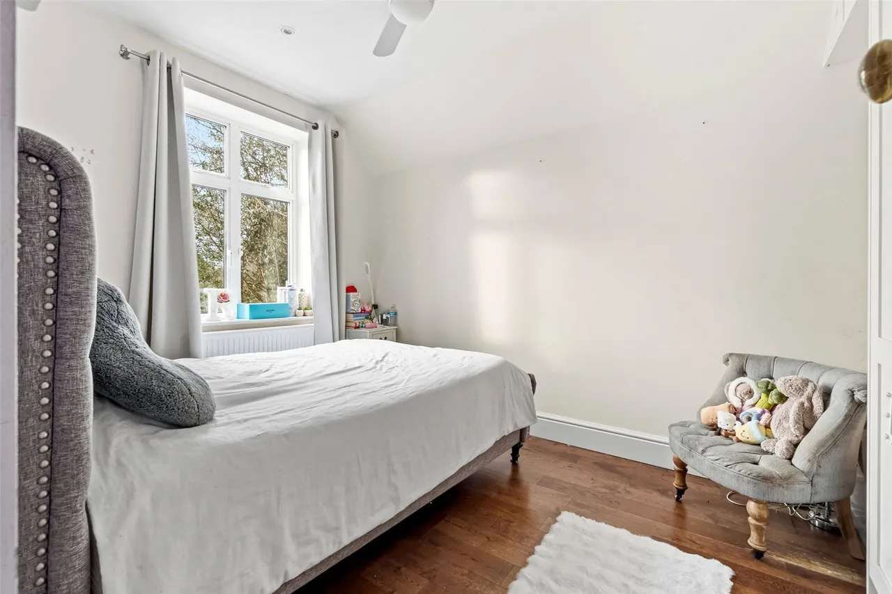 Uxbridge Road, Hampton Hill, TW12 1AU, photo 15