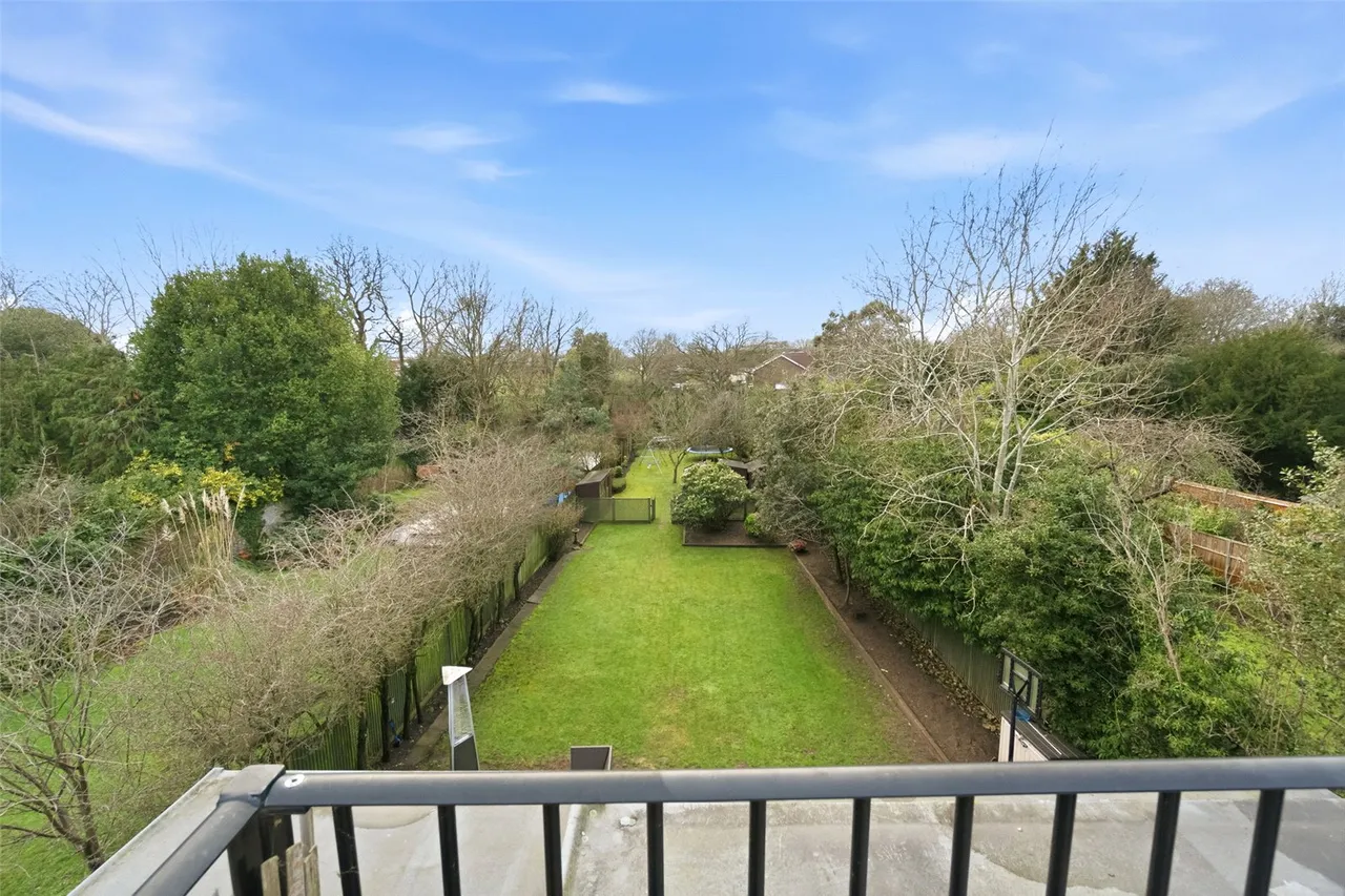 Uxbridge Road, Hampton Hill, TW12 1AU, photo 18