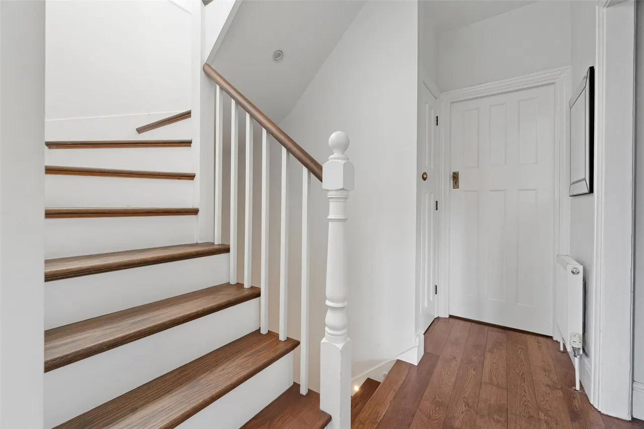 Uxbridge Road, Hampton Hill, TW12 1AU, photo 11