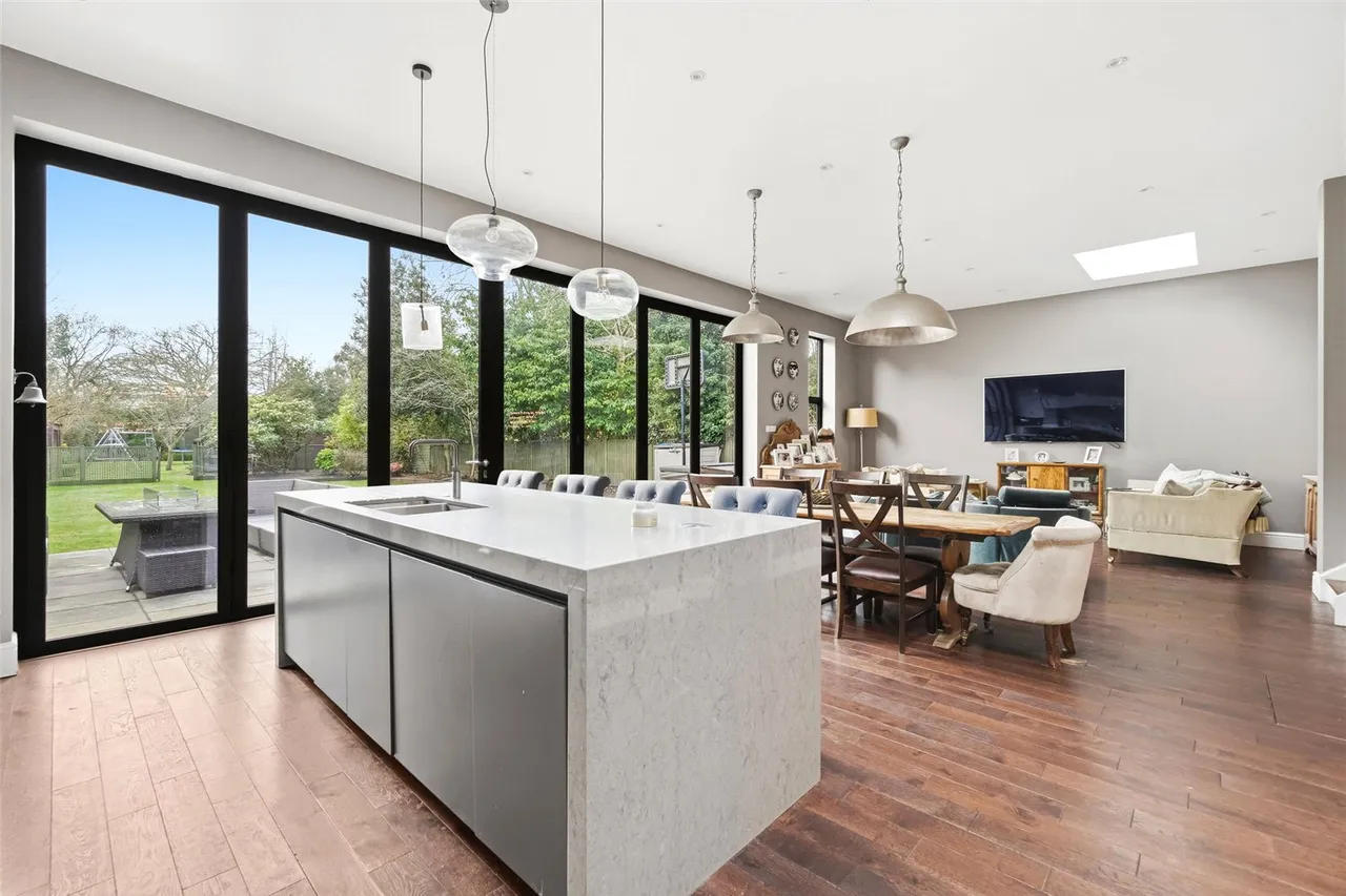 Uxbridge Road, Hampton Hill, TW12 1AU, photo 3