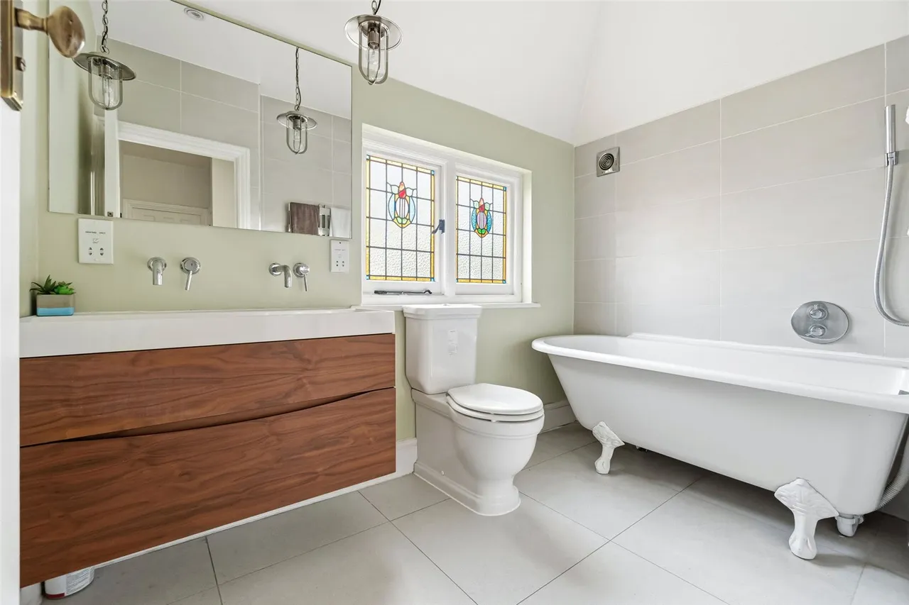 Uxbridge Road, Hampton Hill, TW12 1AU, photo 12