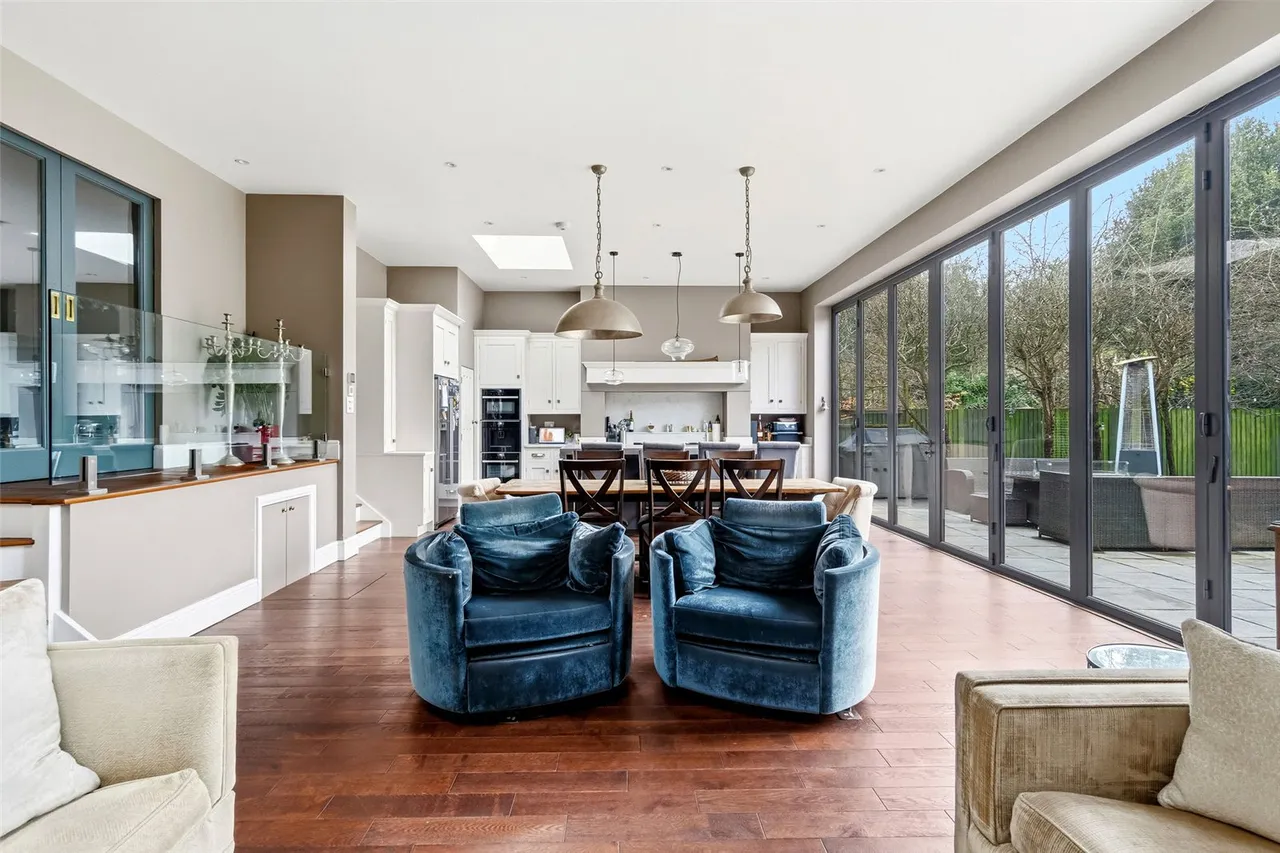 Uxbridge Road, Hampton Hill, TW12 1AU, photo 4