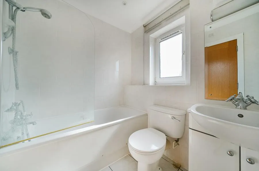 Minerva Crescent, Gunwharf Quays, PO1, photo 17
